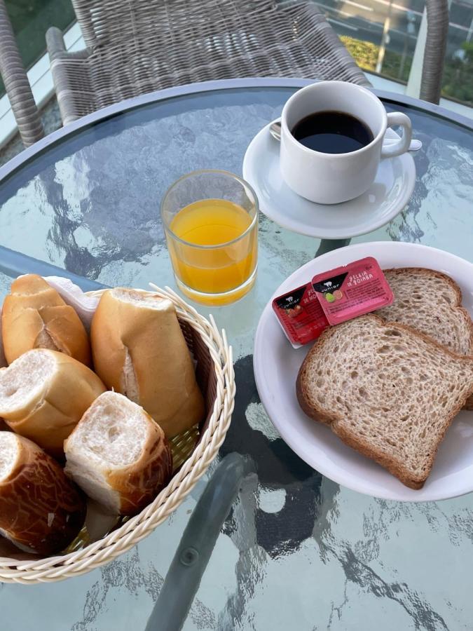 Flat Iate Clube Home Experience Praia Do Canto 비토리아 외부 사진