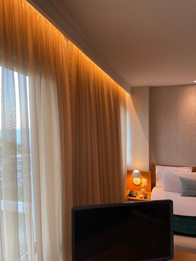 Flat Iate Clube Home Experience Praia Do Canto 비토리아 외부 사진